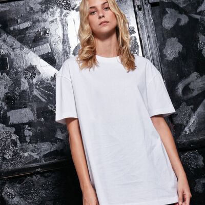 Women's oversized boyfriend tee Thumbnail